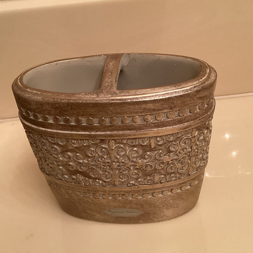 Elegant Home tooth brush holder Bath Accessory in Gold by Raymond Waites
